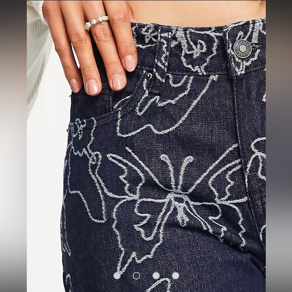 Jaded London low-rise boyfriend fit denim jeans in embossed butterfly size W25 - Picture 3 of 9